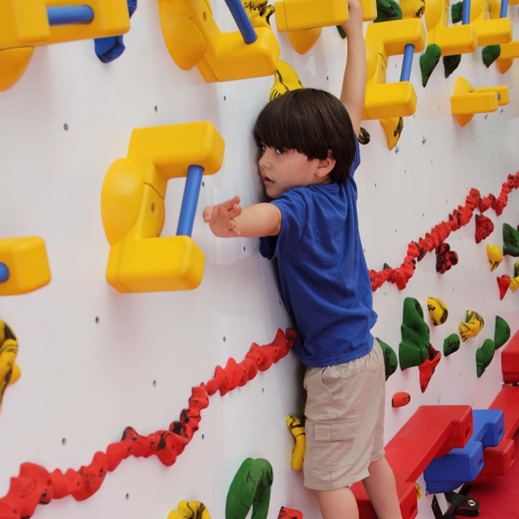 climbing WALL ( التسلق )